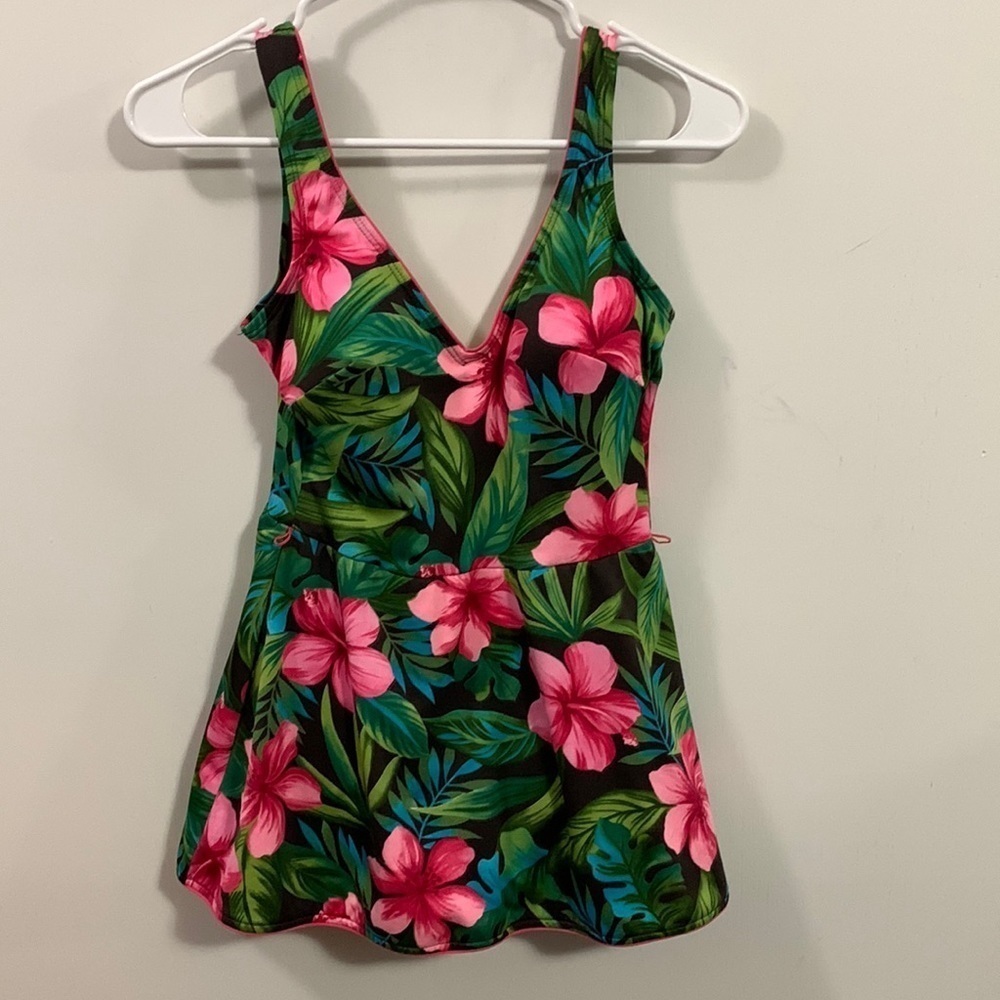 Gabar skirted bathing suit in beautiful bright floral fabric Sz8 good condition